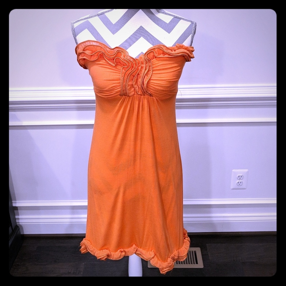 🏵️Ruffle strapless dress🏵️